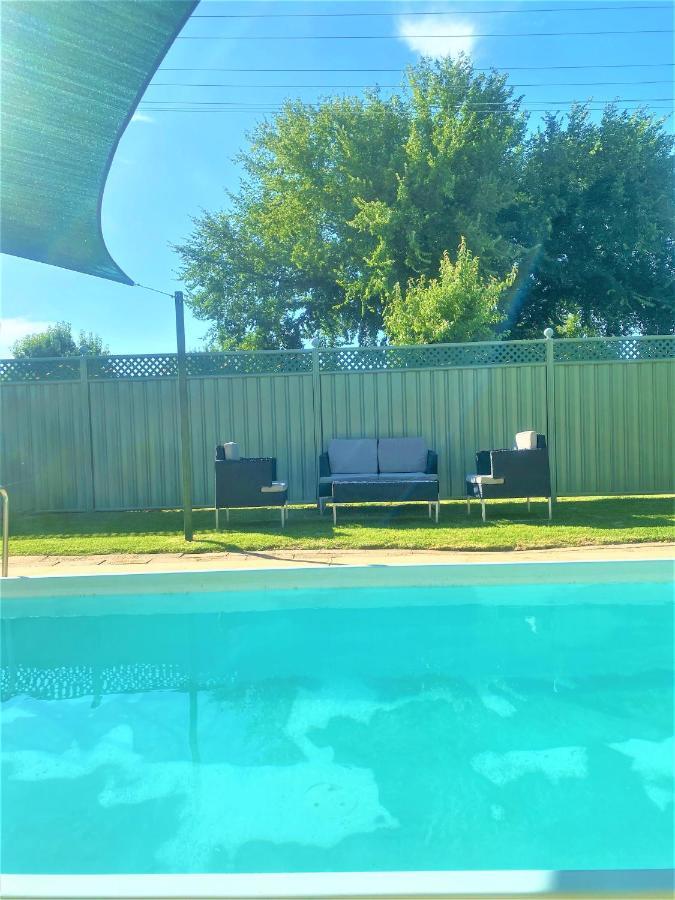 Bradman Motor Inn Cootamundra Esterno foto