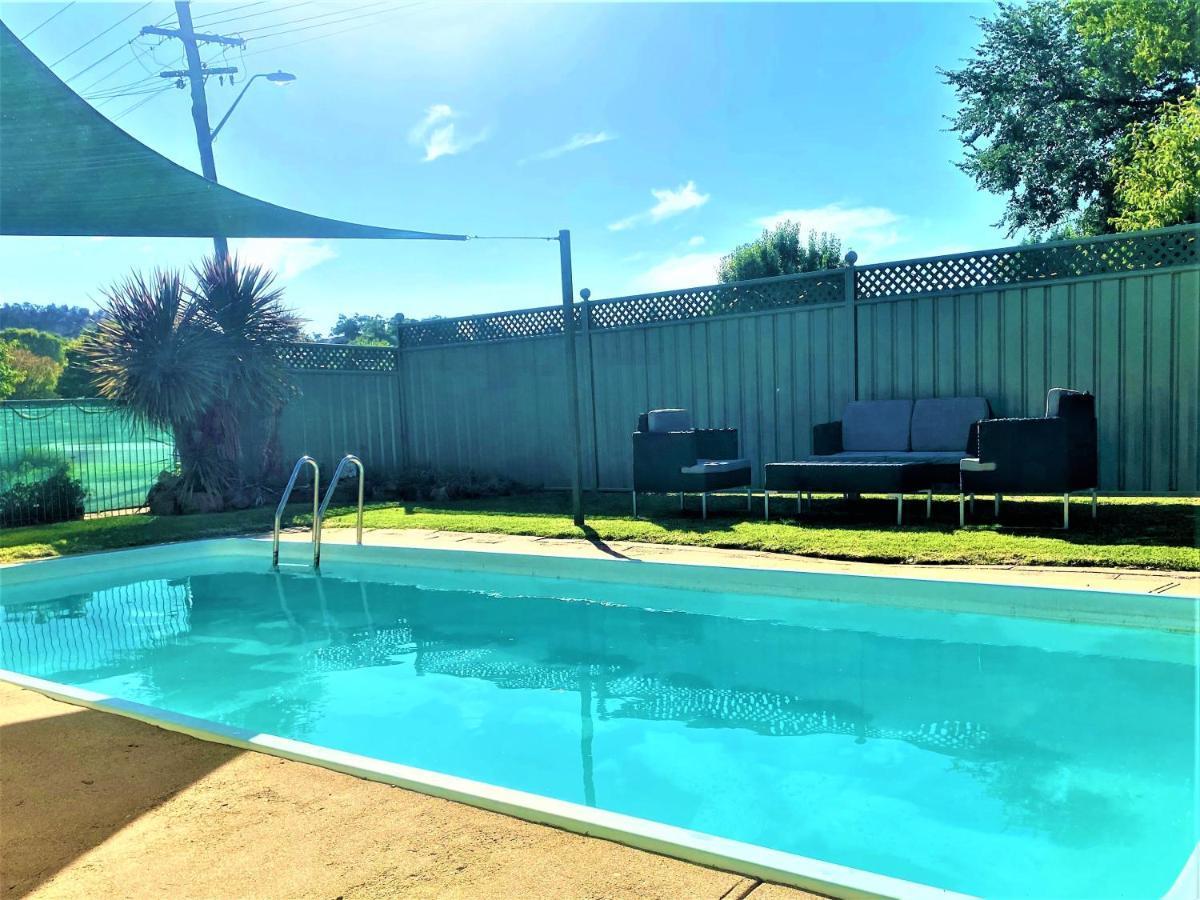 Bradman Motor Inn Cootamundra Esterno foto